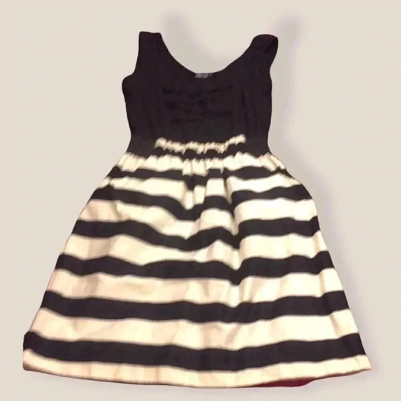 IZ Byer Dress - Picture 1 of 4